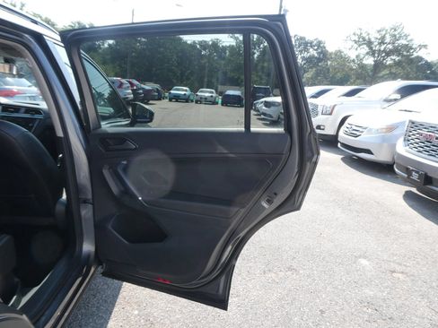 Used 2018 Volkswagen Tiguan SE AWD/4WD image 25
