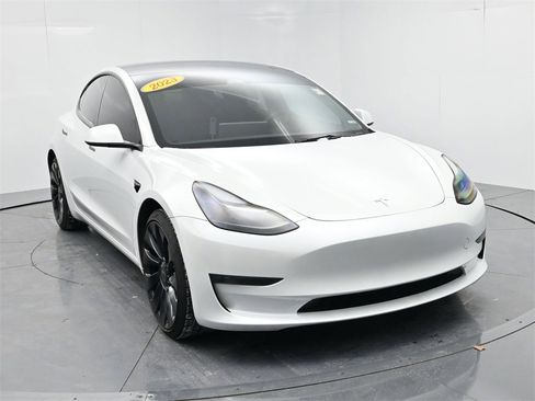 Used 2023 Tesla Model 3 Performance image 2