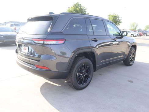 New 2026 Jeep Grand Cherokee Altitude AWD/4WD image 22