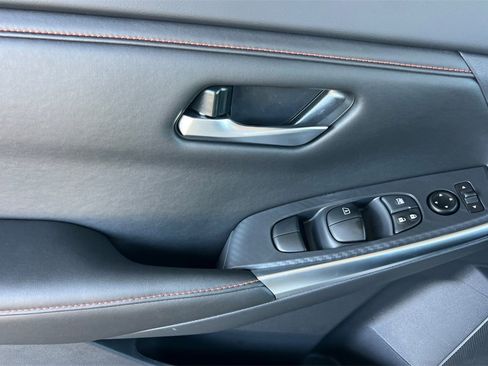 New 2025 Nissan Sentra SR w/ Midnight Edition image 9