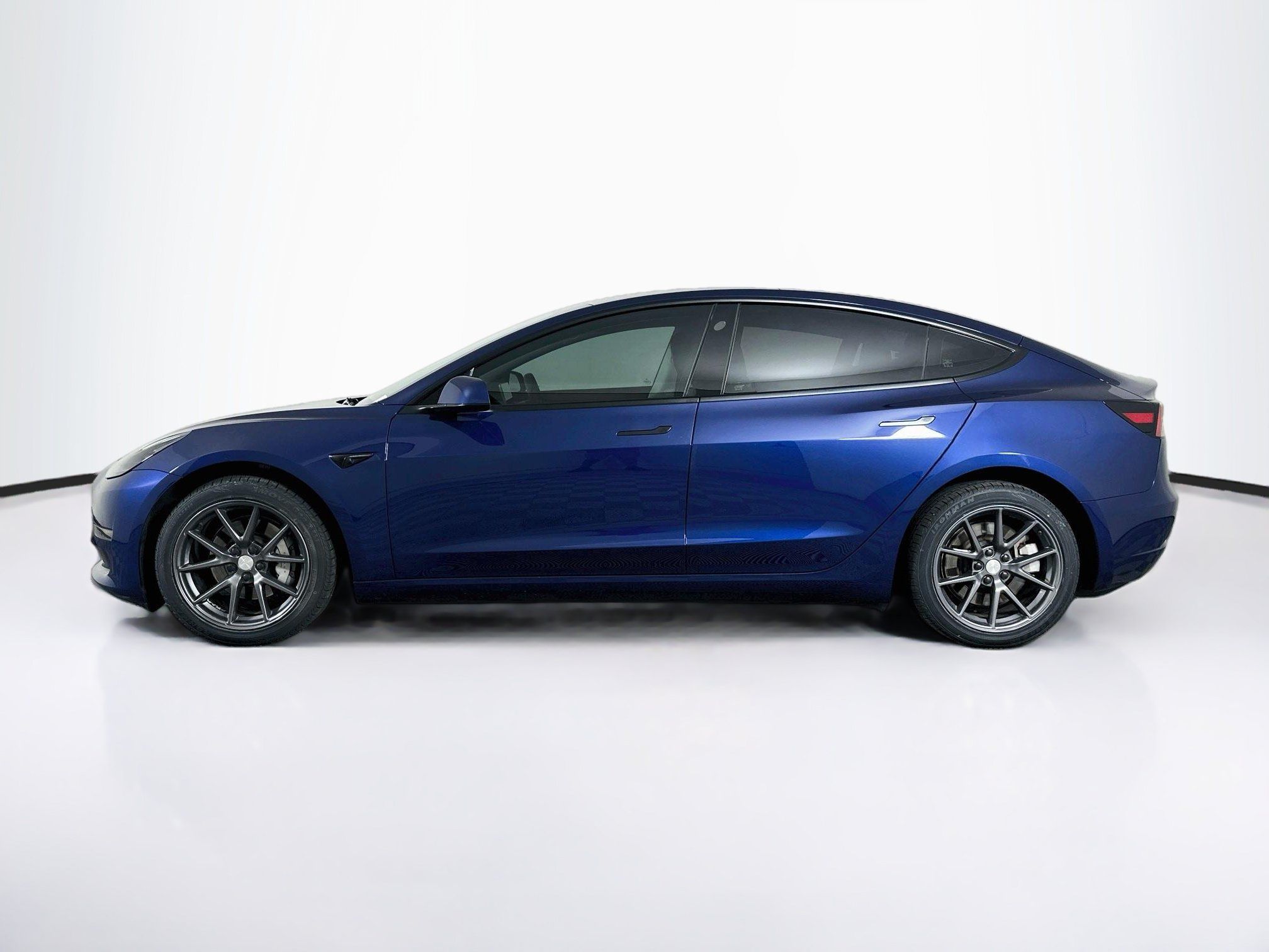 Used 2023 Tesla Model 3 Standard Range RWD image 4