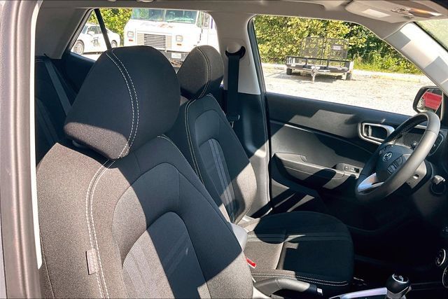 Used 2025 Hyundai Venue SEL FWD image 7