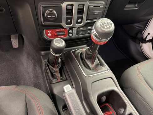 Used 2021 Jeep Wrangler Rubicon AWD/4WD image 15