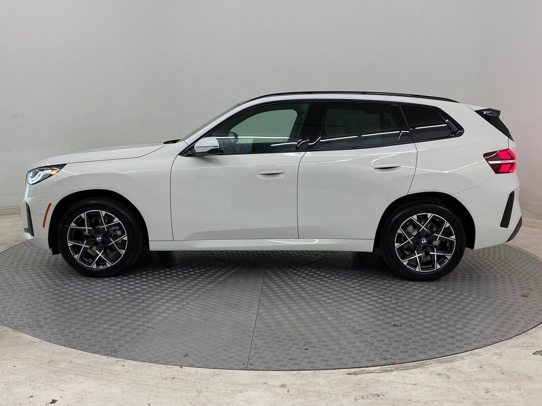 Used 2026 BMW X3 xDrive30i w/ M Sport Package AWD/4WD image 2