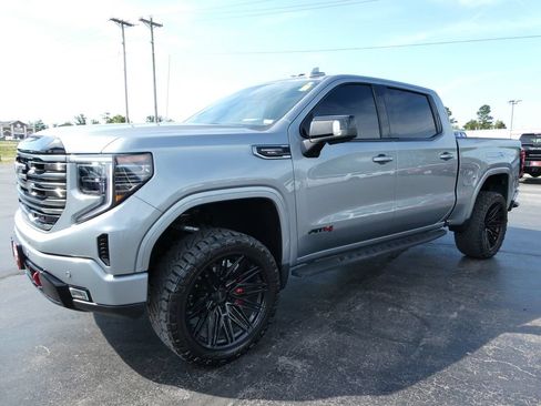 Used 2025 GMC Sierra 1500 AT4 w/ AT4 Premium Package AWD/4WD image 8