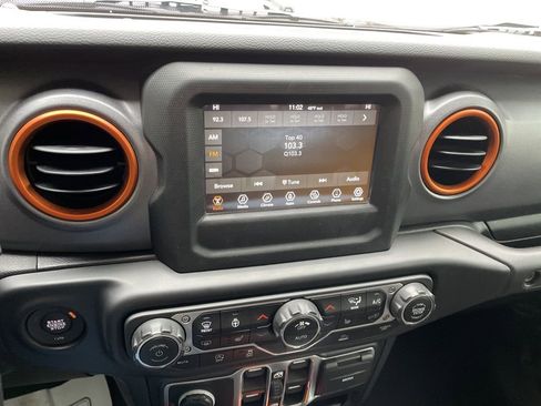 Used 2021 Jeep Gladiator Mojave w/ Cold Weather Group image 19