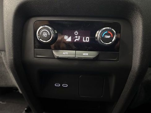 New 2026 Chevrolet Traverse LT w/ Sun and Wheel Package FWD image 26