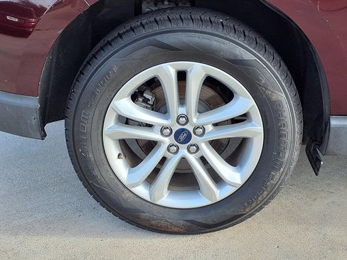Used 2019 Ford Edge SEL w/ Equipment Group 201A FWD image 9