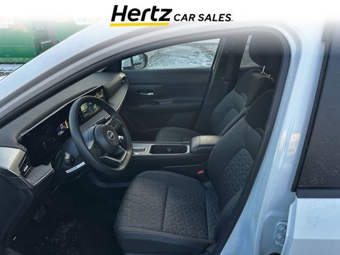 Used 2025 Nissan Kicks SV image 8