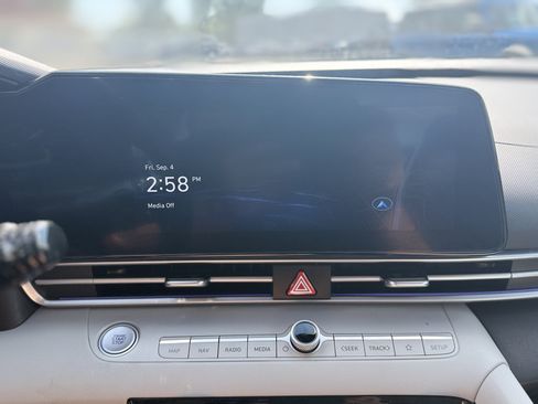Used 2025 Hyundai Elantra Limited FWD image 34