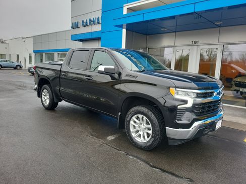 Used 2023 Chevrolet Silverado 1500 LT w/ Z71 Off-Road Package image 2