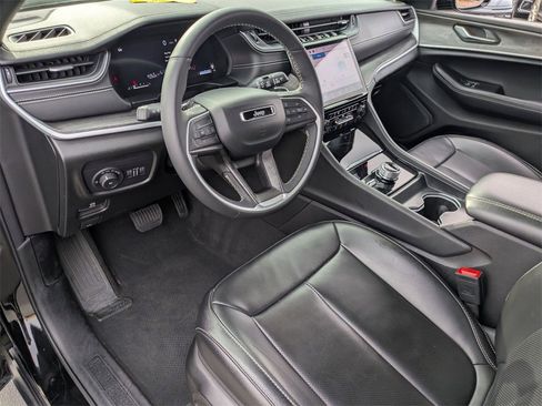 Used 2024 Jeep Grand Cherokee L Limited w/ Luxury Tech Group II image 17