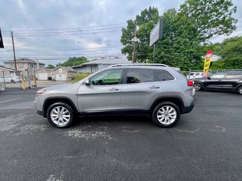 Used 2016 Jeep Cherokee Limited AWD/4WD image 2