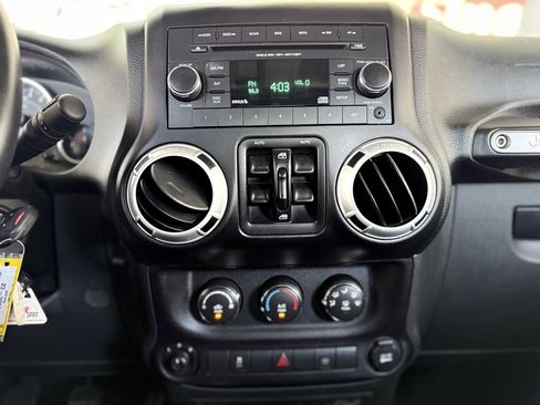 Used 2015 Jeep Wrangler Unlimited Rubicon w/ Max Tow Package image 23