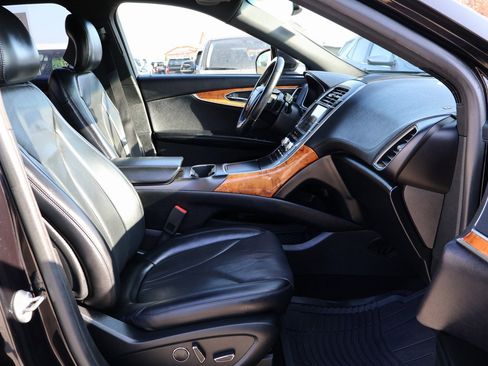 Used 2019 Lincoln Nautilus Reserve image 12