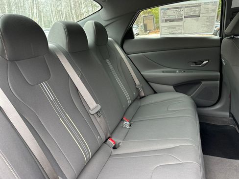 New 2025 Hyundai Elantra SEL image 11