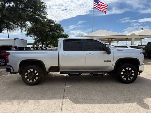 Used 2020 Chevrolet Silverado 2500 LT w/ Texas Edition AWD/4WD image 8