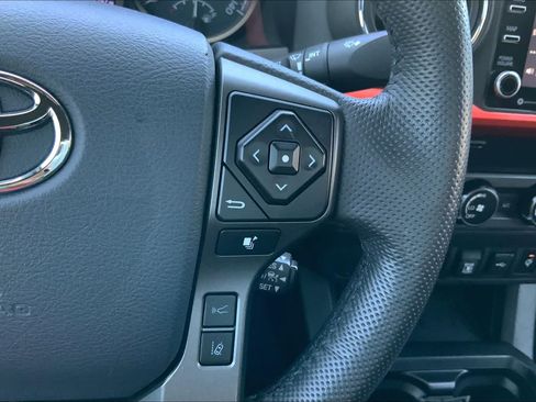 Used 2020 Toyota Tacoma TRD Off-Road AWD/4WD image 20