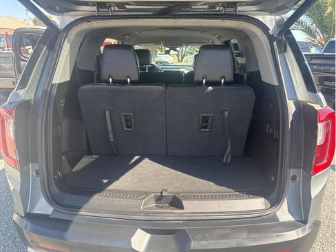 Used 2023 GMC Acadia SLT FWD image 13