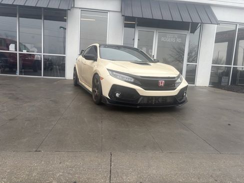 Used 2017 Honda Civic Type R image 2
