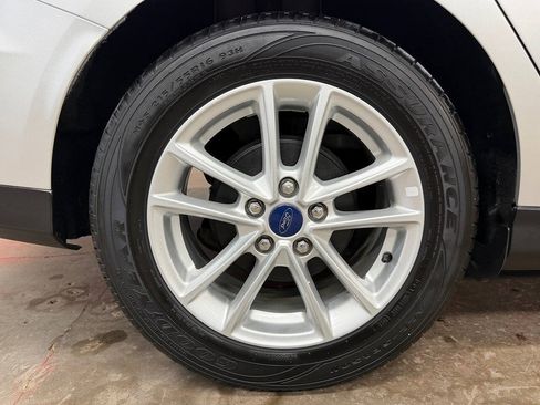 Used 2016 Ford Focus SE w/ SE Cold Weather Package FWD image 10