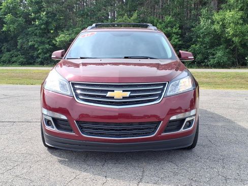 Used 2017 Chevrolet Traverse LT FWD image 2