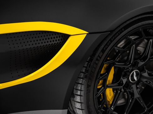 Used 2019 Aston Martin V8 Vantage Coupe image 9