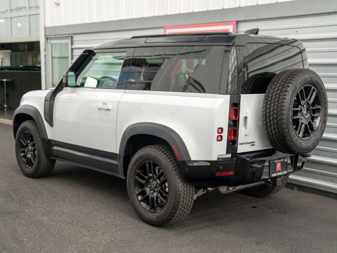 Used 2022 Land Rover Defender 90 X-Dynamic S image 40