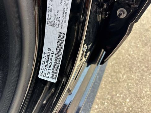 Used 2022 RAM 1500 Laramie AWD/4WD image 32