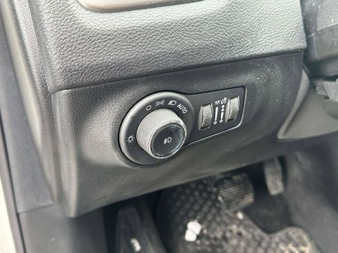 Used 2018 Jeep Compass Latitude w/ Popular Equipment Group image 19