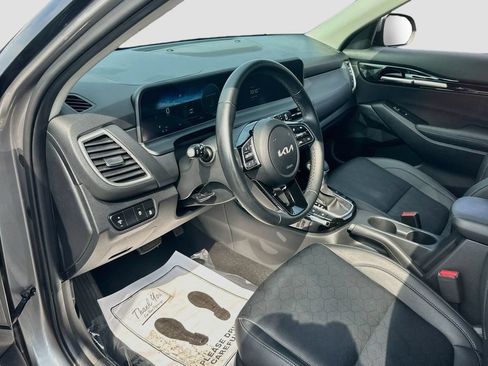 Certified 2024 Kia Seltos EX FWD image 9