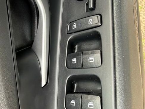 Used 2025 Hyundai Elantra SE image 17