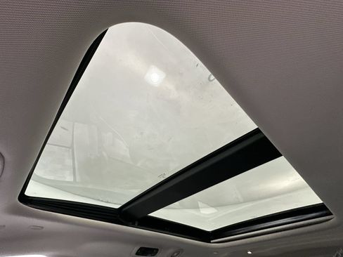 Used 2023 Chrysler Pacifica Limited FWD image 22