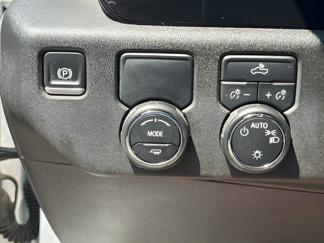 Used 2025 Chevrolet Silverado 1500 LT RWD image 21
