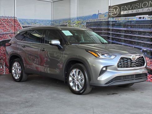 Certified 2026 Toyota Highlander Limited AWD/4WD image 1