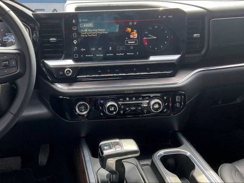 Used 2023 GMC Sierra 1500 SLT AWD/4WD image 10