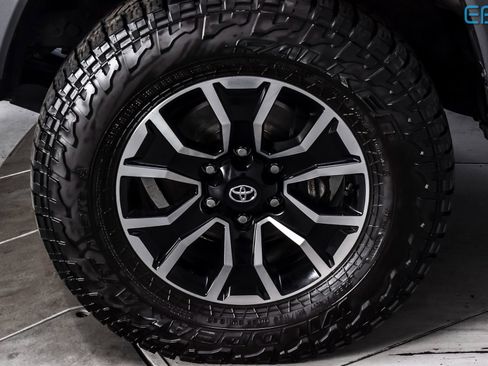 Used 2022 Toyota Tacoma TRD Sport image 10