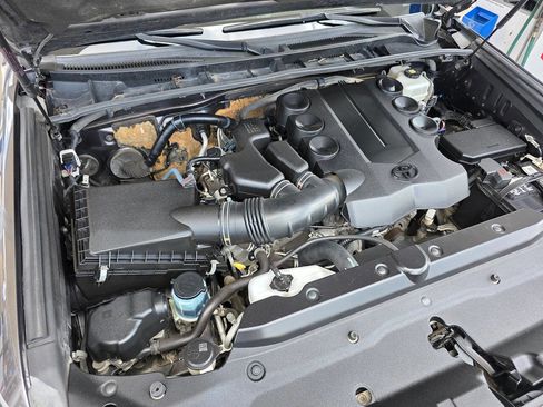 Used 2018 Toyota 4Runner SR5 Premium AWD/4WD image 35