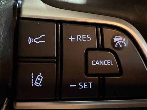 Used 2024 Toyota Highlander Platinum AWD/4WD image 19