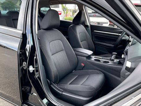 Used 2022 Nissan Altima 2.5 SV image 9