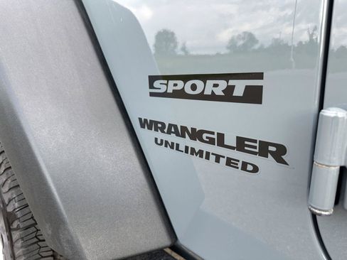 Used 2015 Jeep Wrangler Unlimited Sport w/ Quick Order Package 24S AWD/4WD image 10