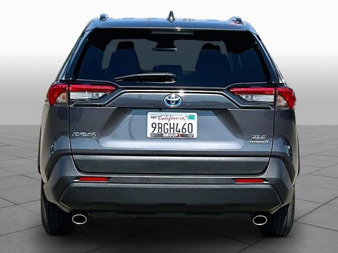 Certified 2022 Toyota RAV4 XLE w/ Convenience Package AWD/4WD image 4