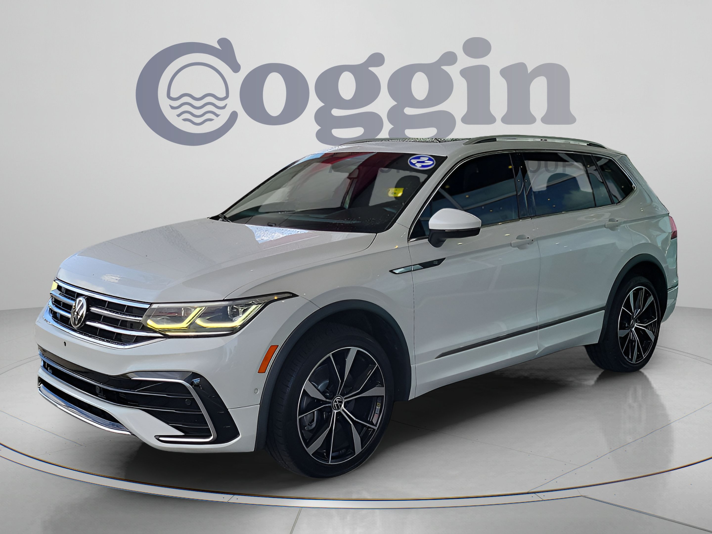 Used 2022 Volkswagen Tiguan SEL R-Line AWD/4WD image 2