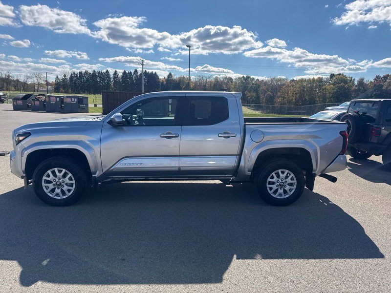 Used 2025 Toyota Tacoma SR5 AWD/4WD image 15