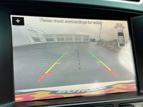 Used 2017 Ford Explorer XLT w/ Equipment Group 202A FWD image 21