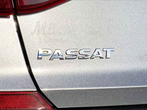 Used 2018 Volkswagen Passat 2.0T S FWD image 31