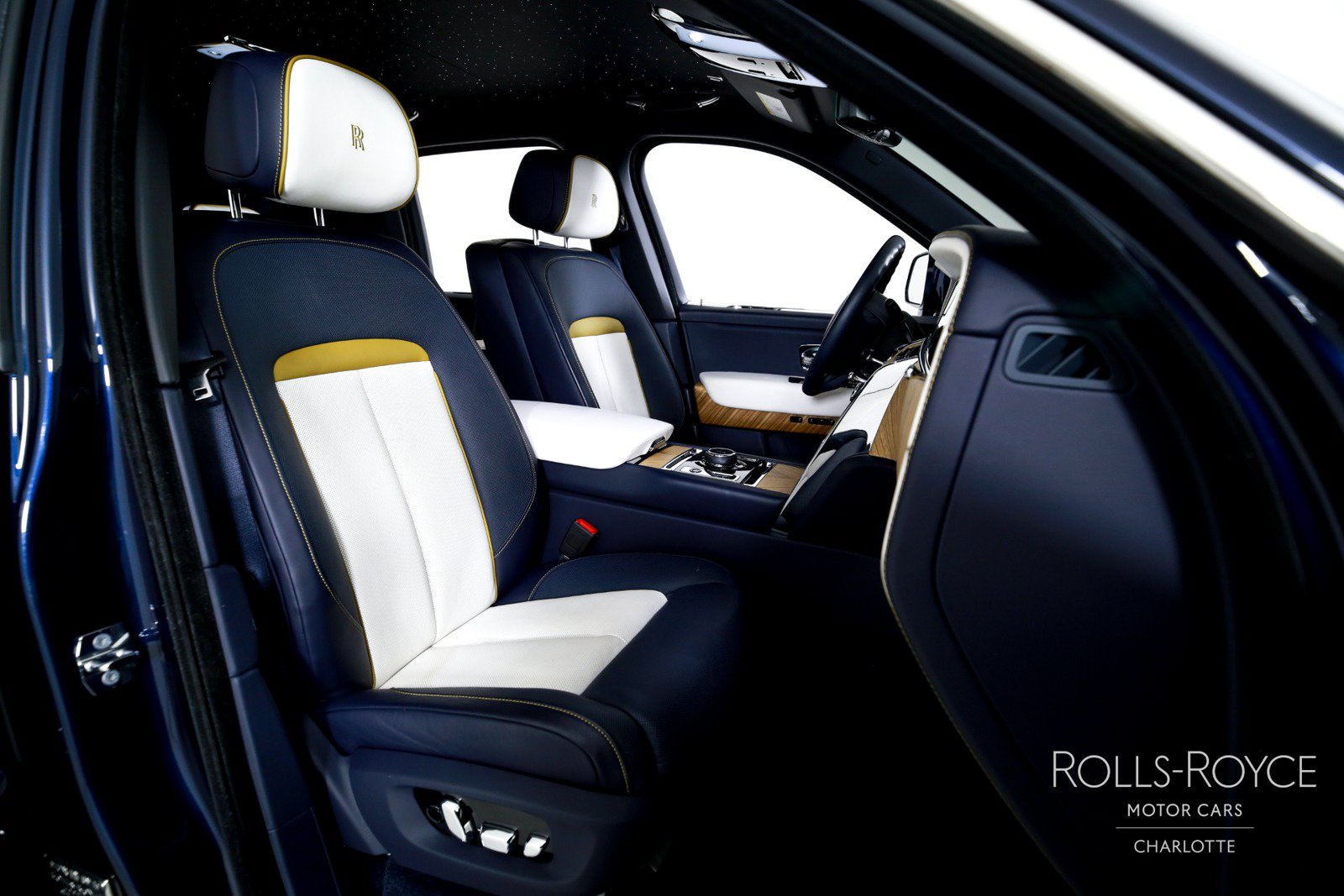 Certified 2025 Rolls-Royce Cullinan AWD/4WD image 38