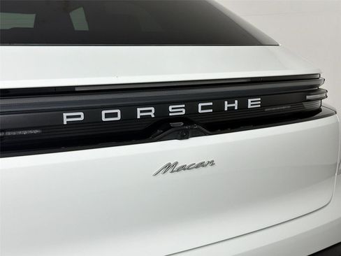 Certified 2025 Porsche Macan Electric RWD image 17