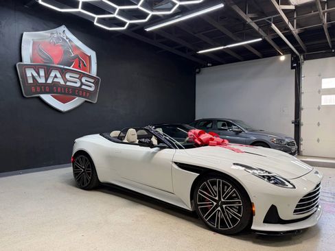 Used 2024 Aston Martin DB12 Convertible RWD image 37