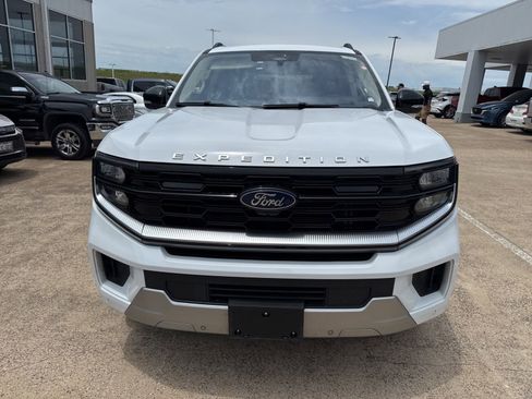 Used 2025 Ford Expedition Max Platinum AWD/4WD image 2